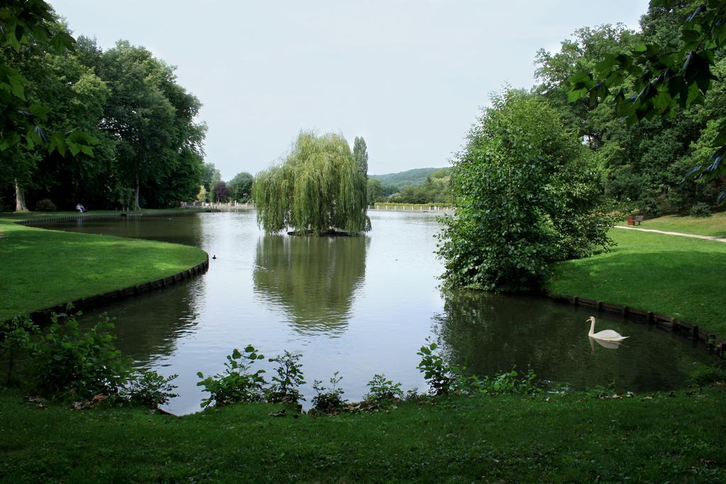 Hotel Au Bord Du Lac Saint-Rémy-lès-Chevreuse Exteriér fotografie