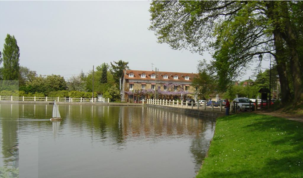 Hotel Au Bord Du Lac Saint-Rémy-lès-Chevreuse Exteriér fotografie